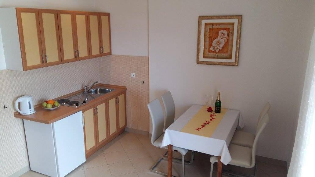 Apartmani Kontic Baška Voda Exteriör bild